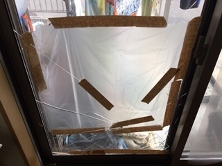 柏市　新富町　ガラス修理前