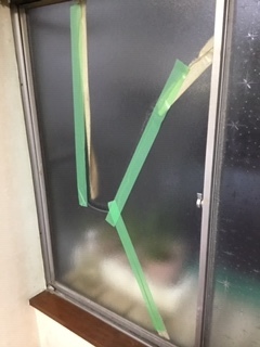 柏市　篠籠田　ガラス修理前