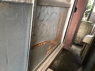 柏市　高田　ガラス修理前