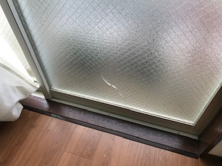 柏市　松ヶ崎　ガラス修理前