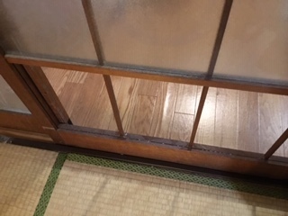 柏市　高田　ガラス修理前